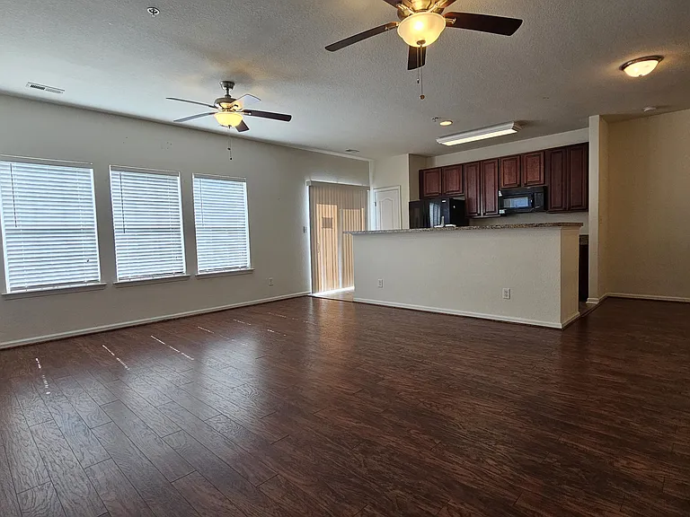 214 Larimar Ave — Photo 2