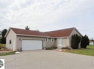 835 N Keystone Dr, Traverse City, MI 49696