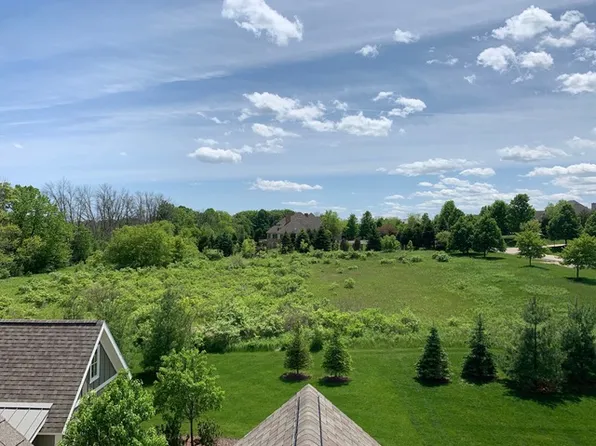 14210 N Pine Blf, Mequon, WI 53097