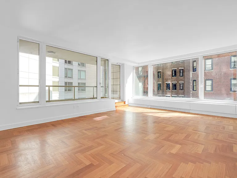 240 Riverside Blvd #80 — Photo 7