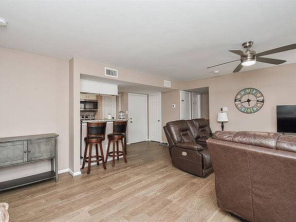 3rd image of 3919 Fairmont Pkwy APT 137
