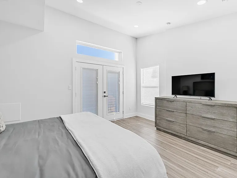 2423 Crossman Ave — Photo 28