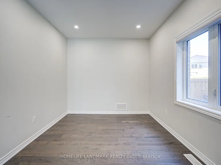18 Kenneth Ross Bnd — Photo 11