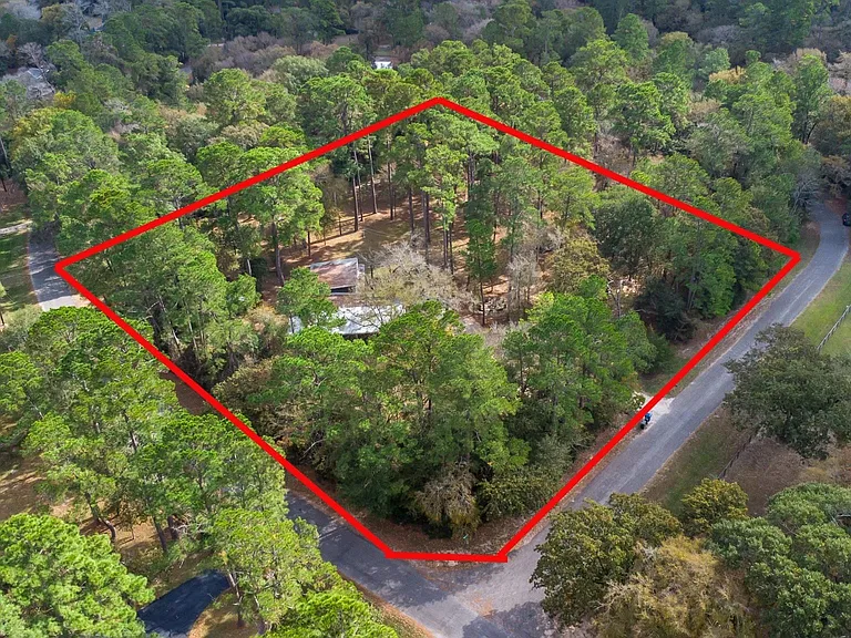 25400 Pine Ridge Rd — Photo 2