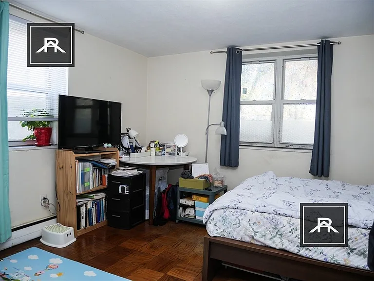 219 Kent St #1 — Photo 6