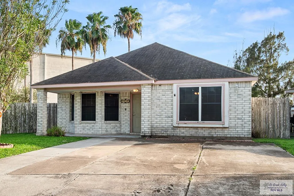 3 bed, 2.0 bath, 1457 sqft, $1,800 — Photo 1