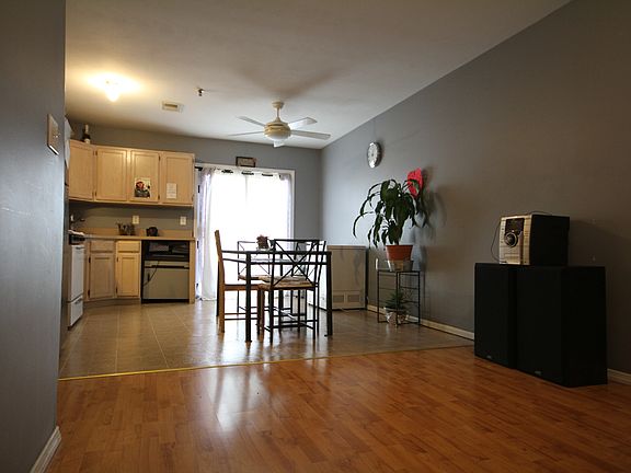 4th image of 10 Mersereau Ave