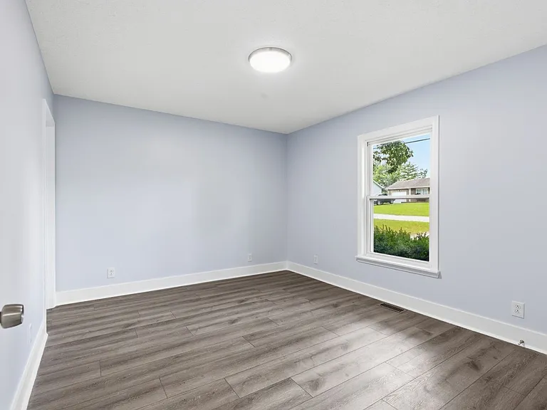 221 Bob White Dr — Photo 11