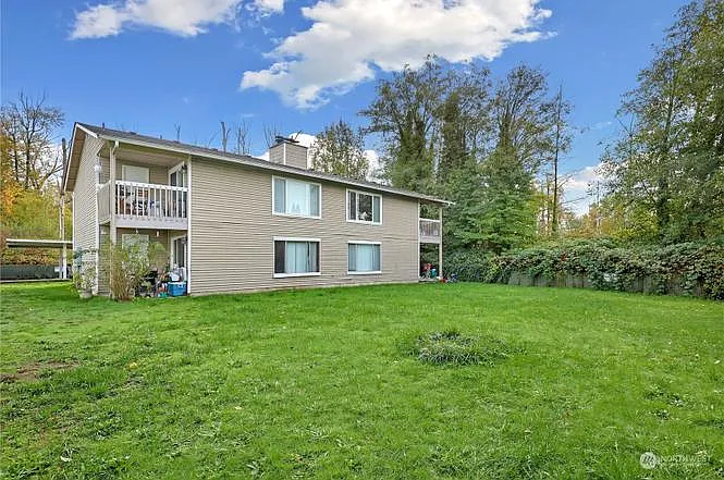 2 bed, 885 sqft, $1,899 — Photo 1