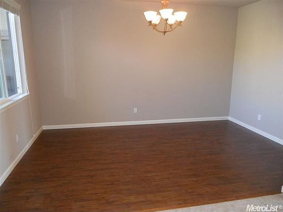 5th image of 3083 Benton St