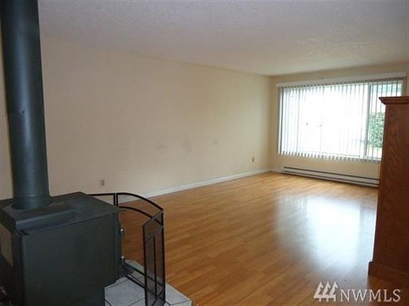 3rd image of 1388 Park Ave E