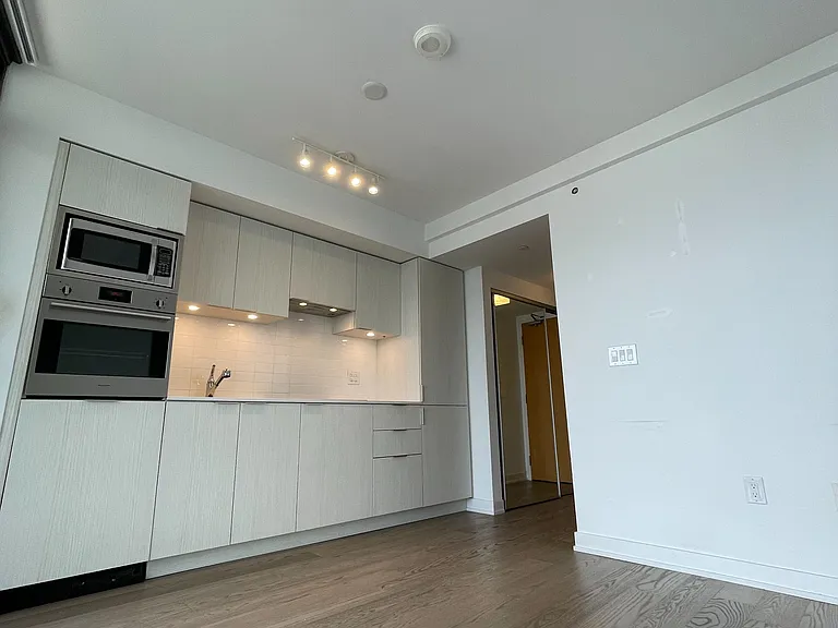 11 Wellesley St W #2412 — Photo 10