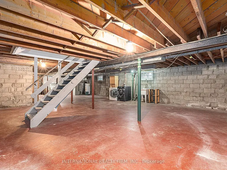 323 Lanark Ave N — Photo 21