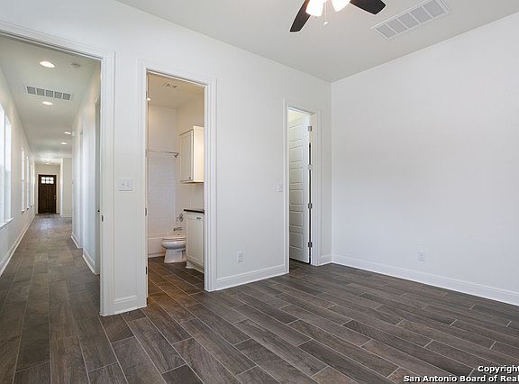 5th image of 820 Denver Blvd