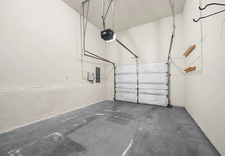 447 Fort Hill Cir — Photo 16