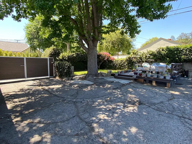 2427 E Villa St — Photo 15