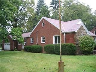 3rd image of 24092 Hedgewood Ave