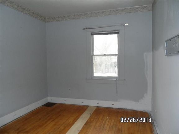 3rd image of 40 East Ave S