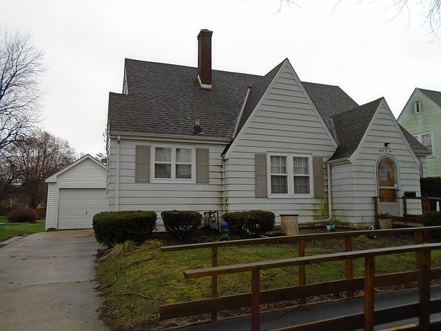 1st image of 305 12th Ave