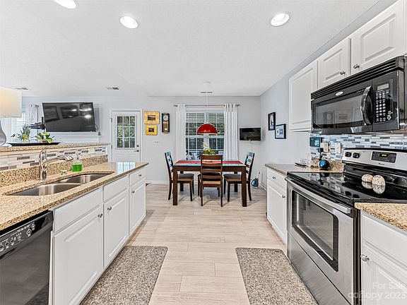 4th image of 33 Black River Rd