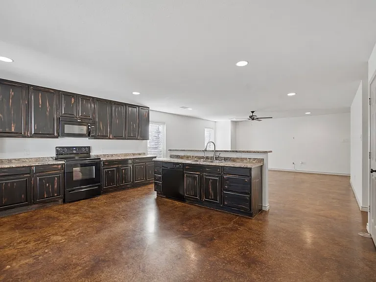 1118 Cedar Creek Rd — Photo 11