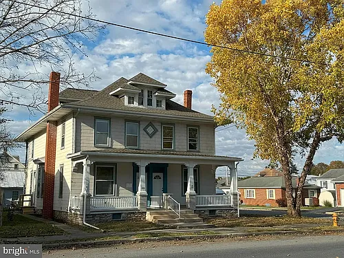 235 E Maple St #2 Photo 1