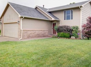 1723 N Prairie Run Cir, Mulvane, KS 67110