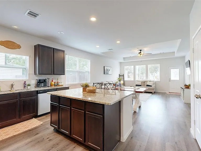 963 Harper Ln — Photo 2