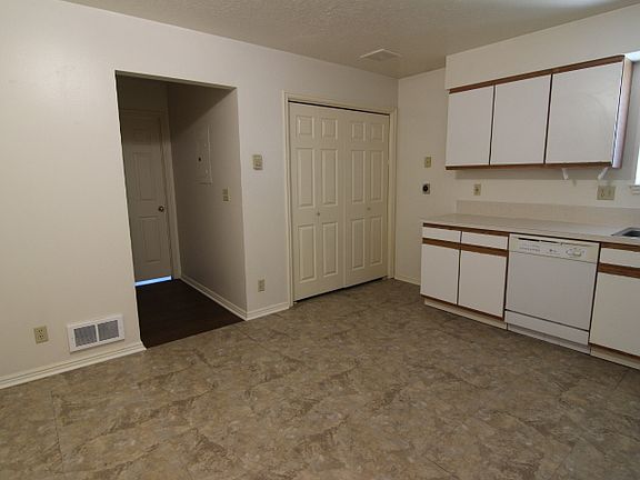 3rd image of 2091 Meppen Dr