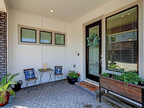 5th image of 9404 Benbow Park Ln