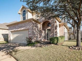 2900 Matterhorn Dr, Bedford, TX 76021
