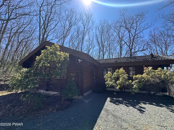 130 Canterbrook Dr #130, Hawley, PA 18428