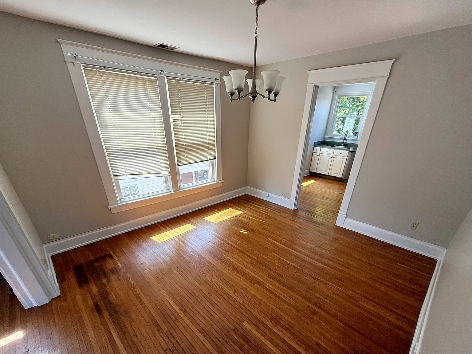 3881 Isabella Ave — Photo 3