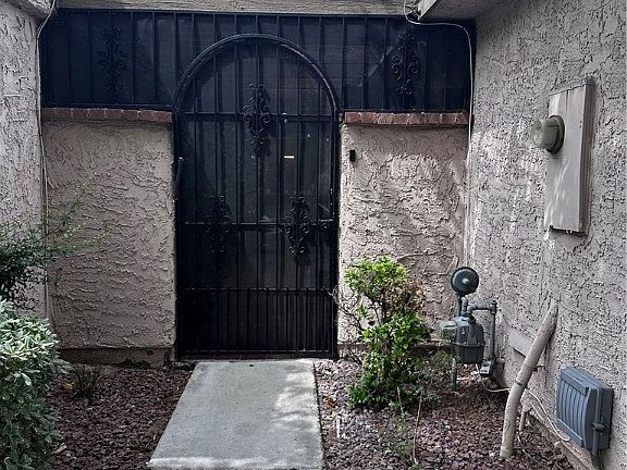 3rd image of 2484 Domingo St