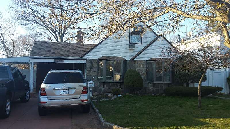1st image of 220 W Marie St