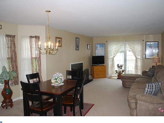 3rd image of 37 Dennis Ct