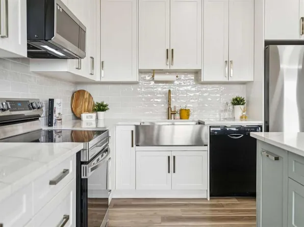 50 S Riviera Vw, Cochrane, AB T4C 0Y7