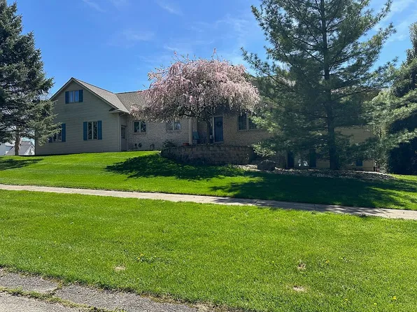 8833 Conifer Ridge Dr SW, Byron Center, MI 49315