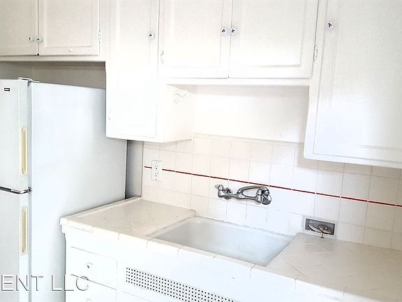 4th image of 1136 Pico Blvd APT B