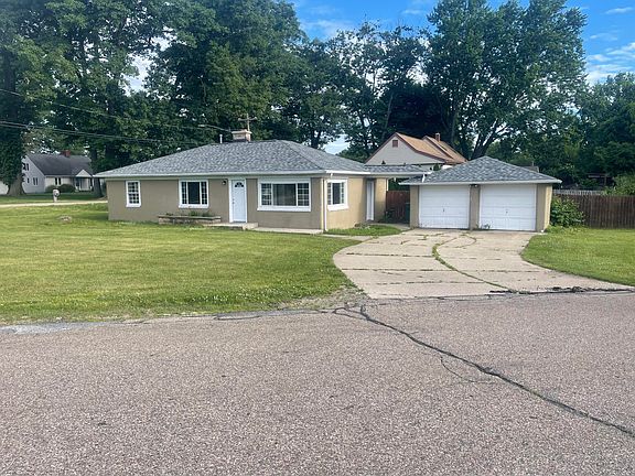 2nd image of 276 Lakeshore Dr