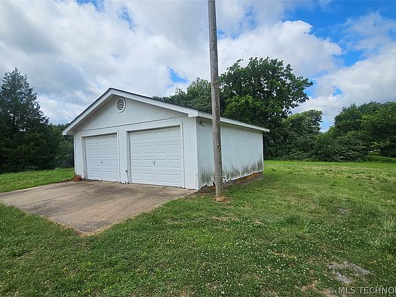 3rd image of 831 Altamont St