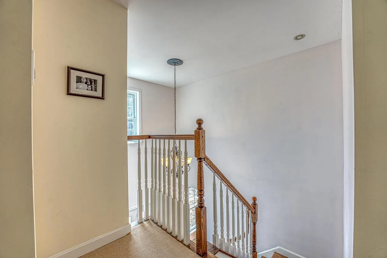 3 bed, 2.5 bath, 2200 sqft, $1,325 — Photo 2