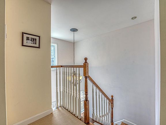 2nd image of 277 Owl Brook Rd