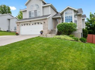 1202 Tiger Eye Dr, Sandy, UT 84094