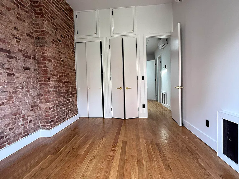 60-80 Catalpa Ave #2 — Photo 6
