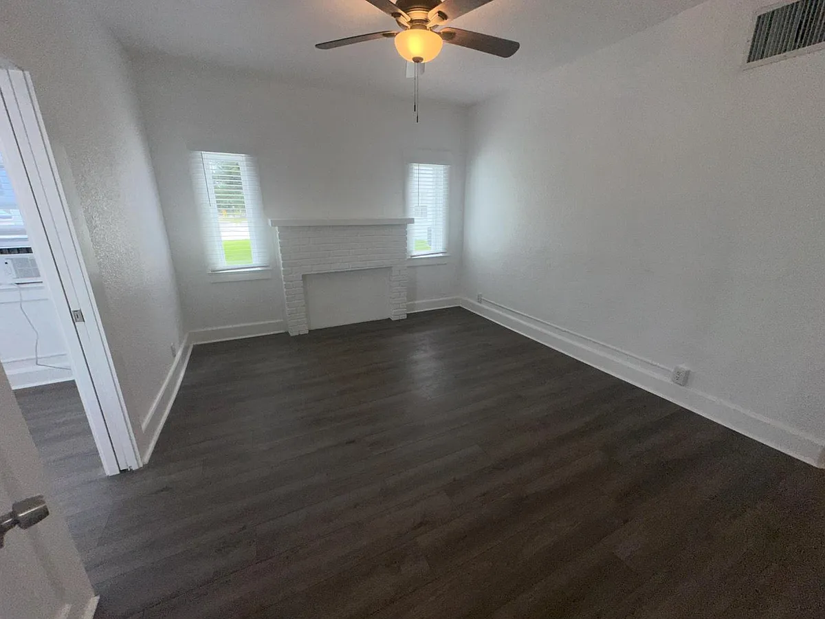 Unit Photo - 215 S Seacrest Blvd