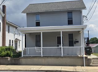 21 S 11th St, Akron, PA 17501