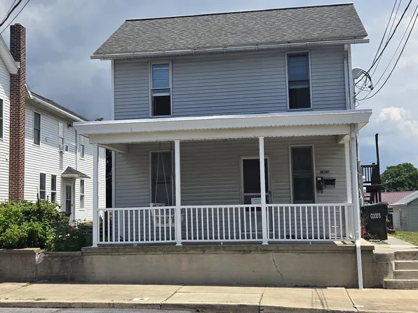 21 S 11th St, Akron, PA 17501