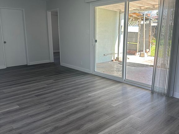 3rd image of 4704 N Midsite Ave