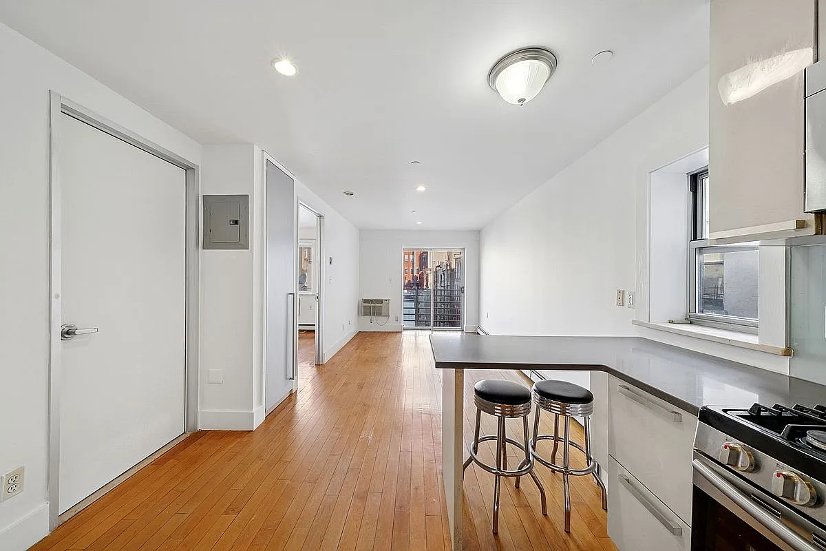 181 Hester St APT 5A photo 1